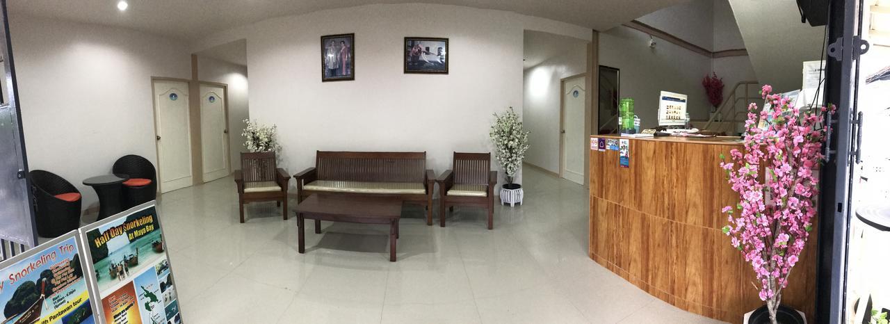 B Place Guesthouse Фи Фи Айлънд Екстериор снимка
