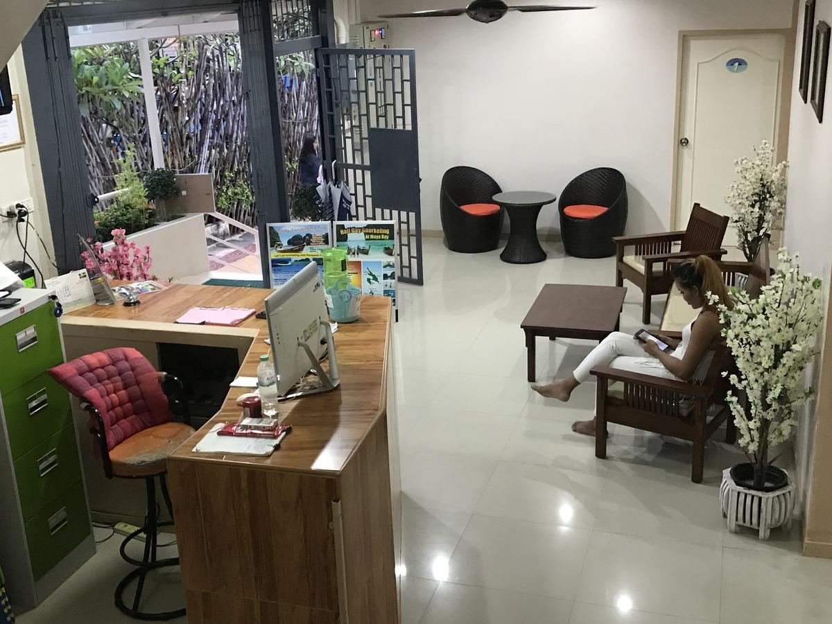 B Place Guesthouse Фи Фи Айлънд Екстериор снимка