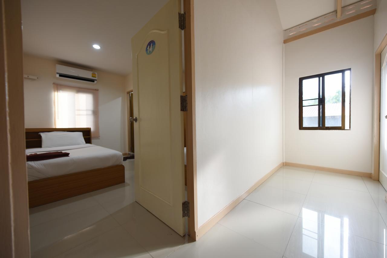 B Place Guesthouse Фи Фи Айлънд Екстериор снимка
