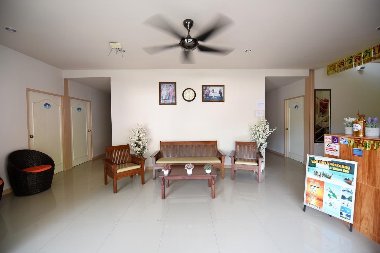 B Place Guesthouse Фи Фи Айлънд Екстериор снимка