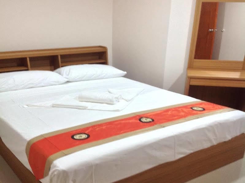 B Place Guesthouse Фи Фи Айлънд Екстериор снимка
