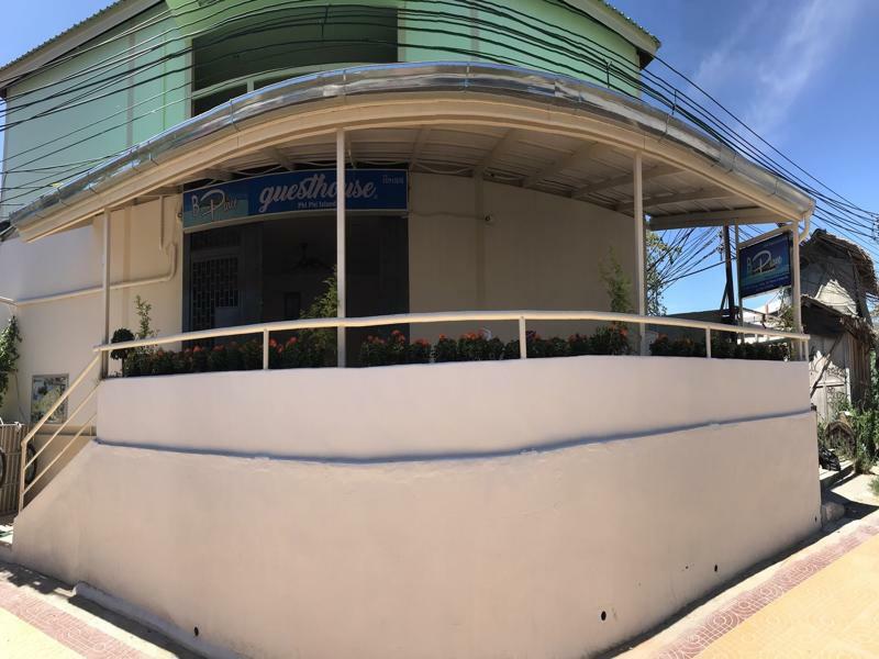 B Place Guesthouse Фи Фи Айлънд Екстериор снимка