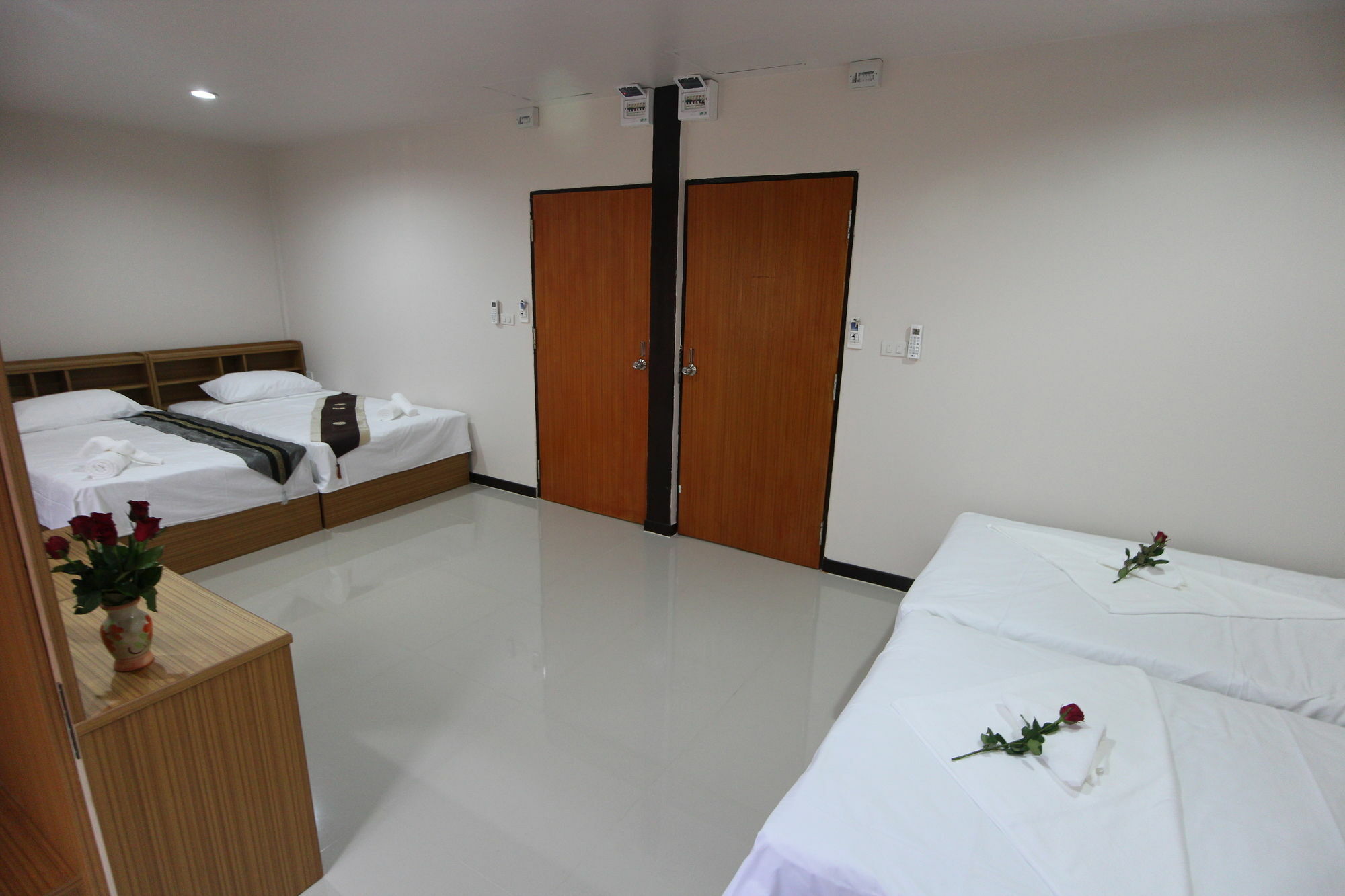 B Place Guesthouse Фи Фи Айлънд Екстериор снимка