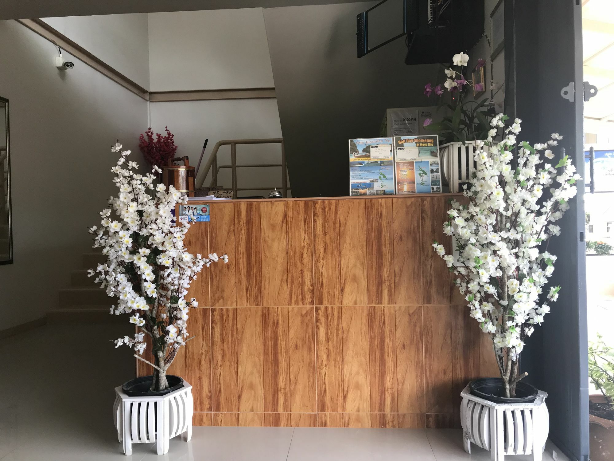 B Place Guesthouse Фи Фи Айлънд Екстериор снимка