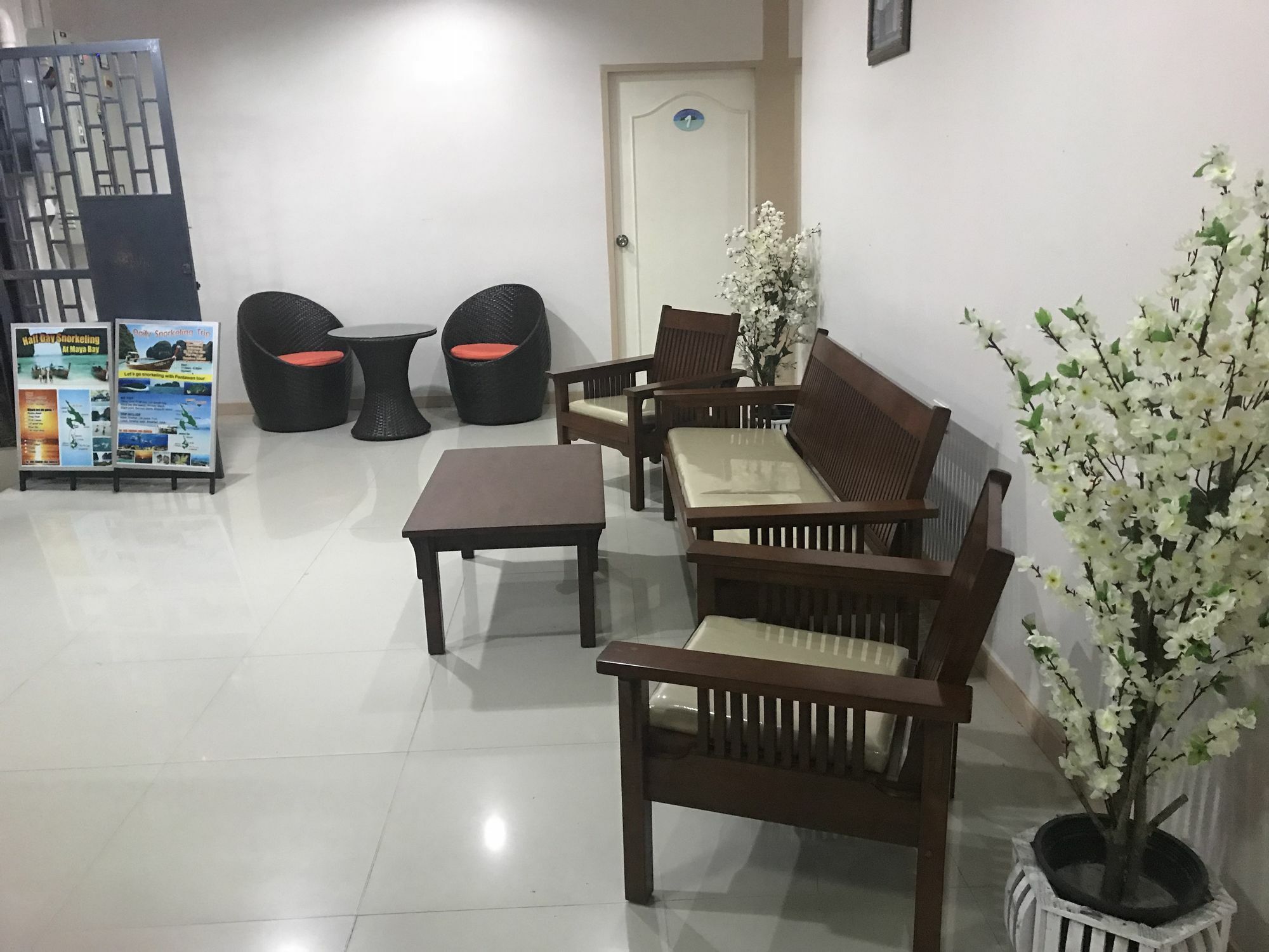 B Place Guesthouse Фи Фи Айлънд Екстериор снимка