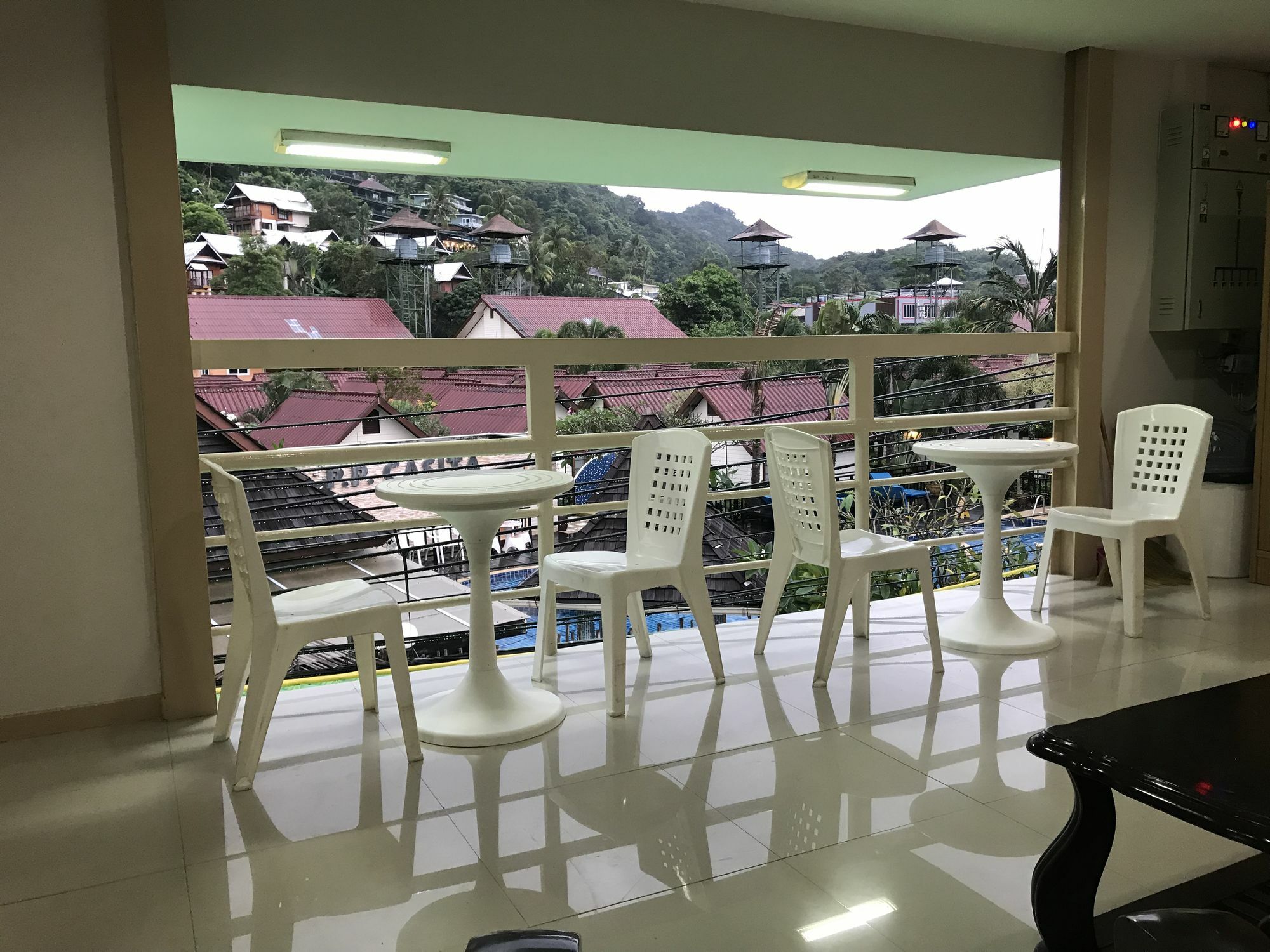 B Place Guesthouse Фи Фи Айлънд Екстериор снимка
