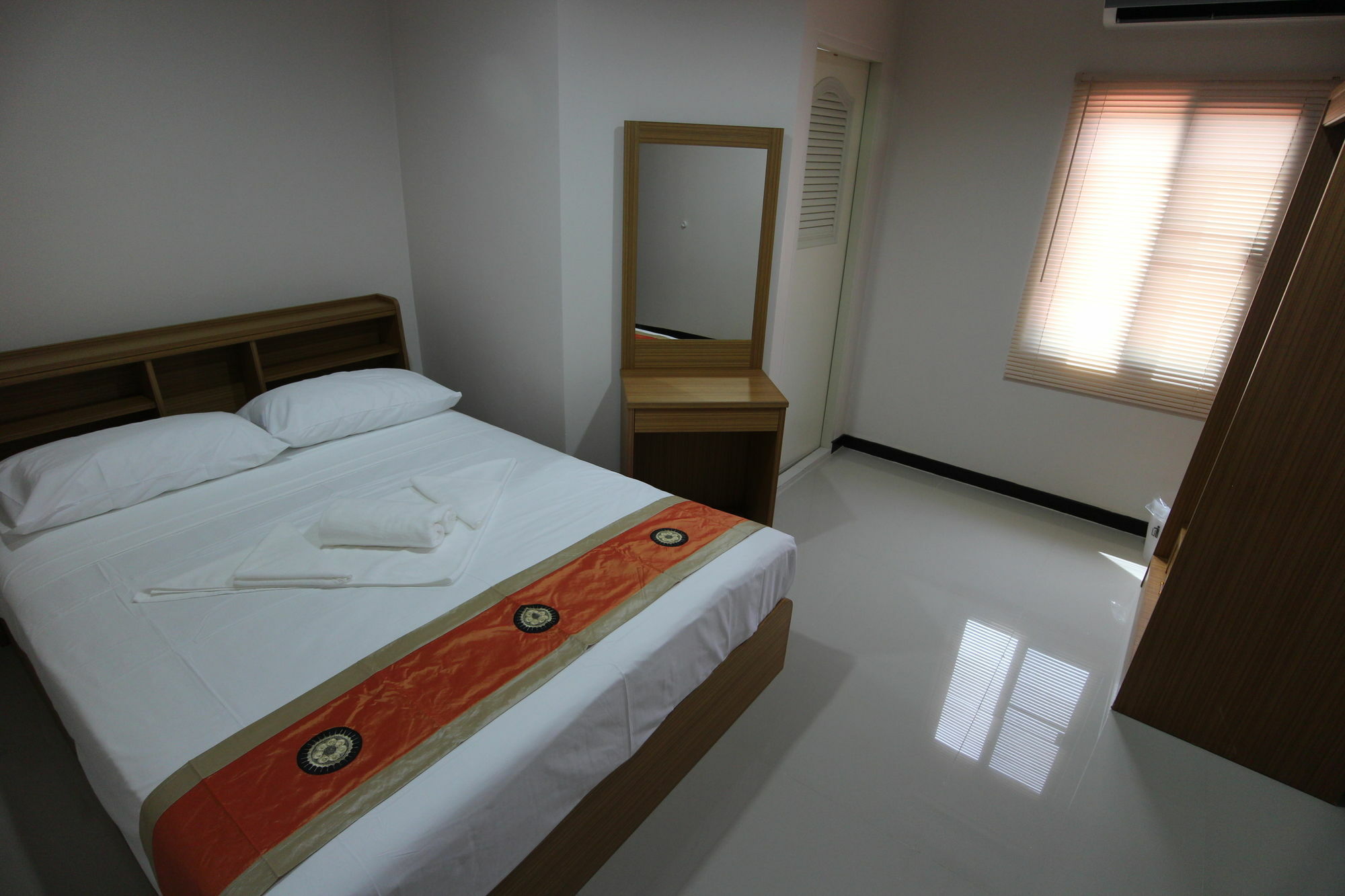 B Place Guesthouse Фи Фи Айлънд Екстериор снимка