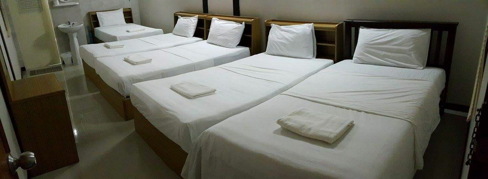 B Place Guesthouse Фи Фи Айлънд Екстериор снимка