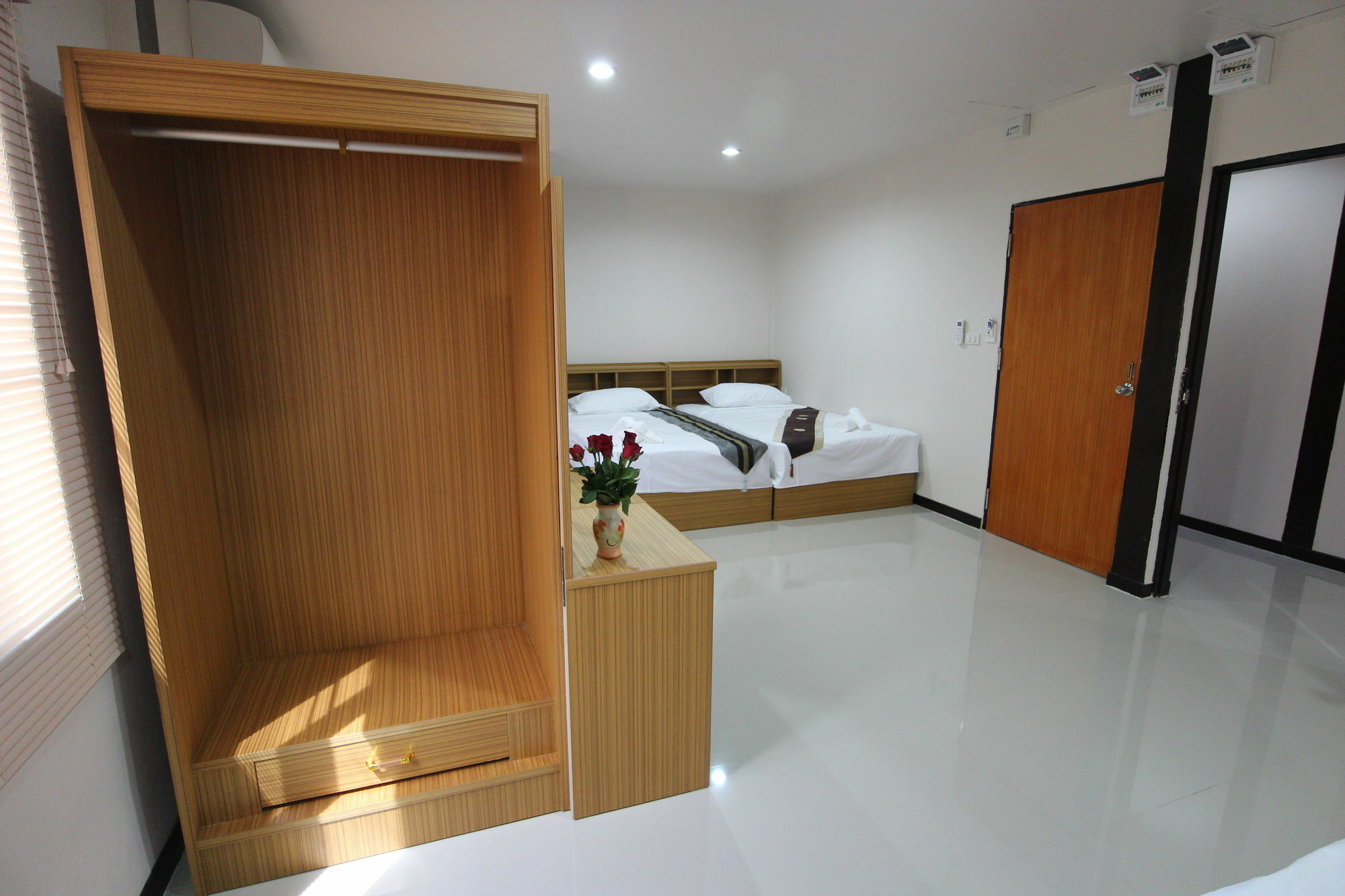 B Place Guesthouse Фи Фи Айлънд Екстериор снимка