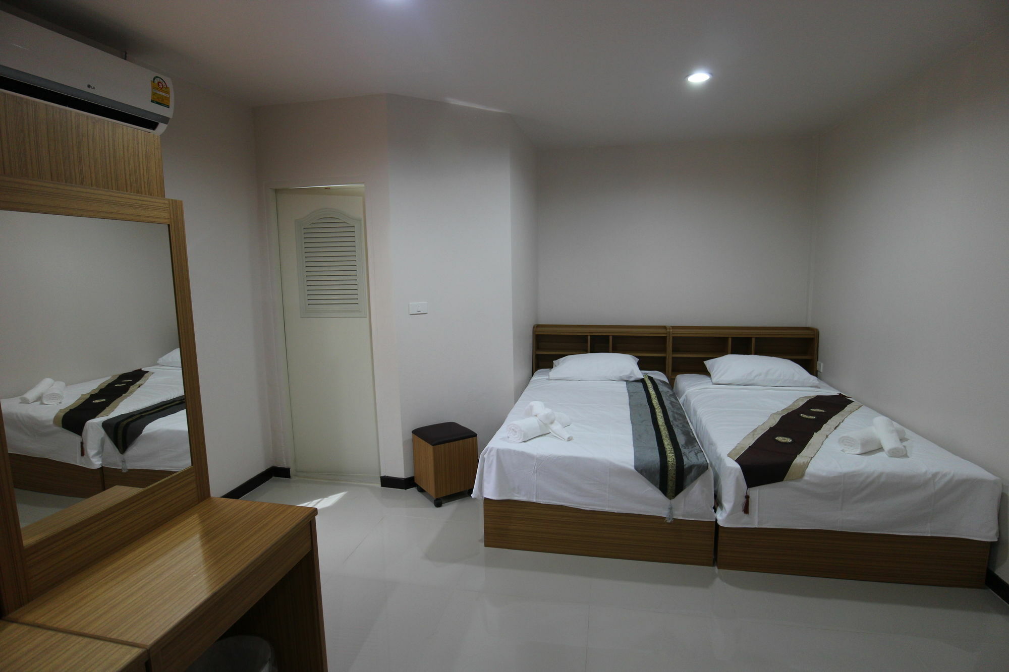 B Place Guesthouse Фи Фи Айлънд Екстериор снимка