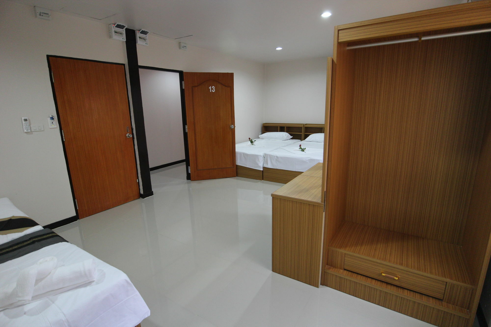 B Place Guesthouse Фи Фи Айлънд Екстериор снимка