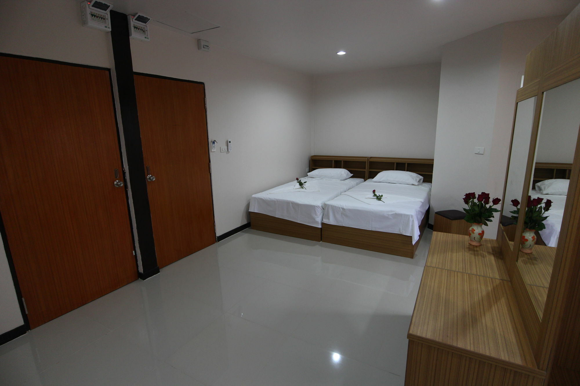 B Place Guesthouse Фи Фи Айлънд Екстериор снимка