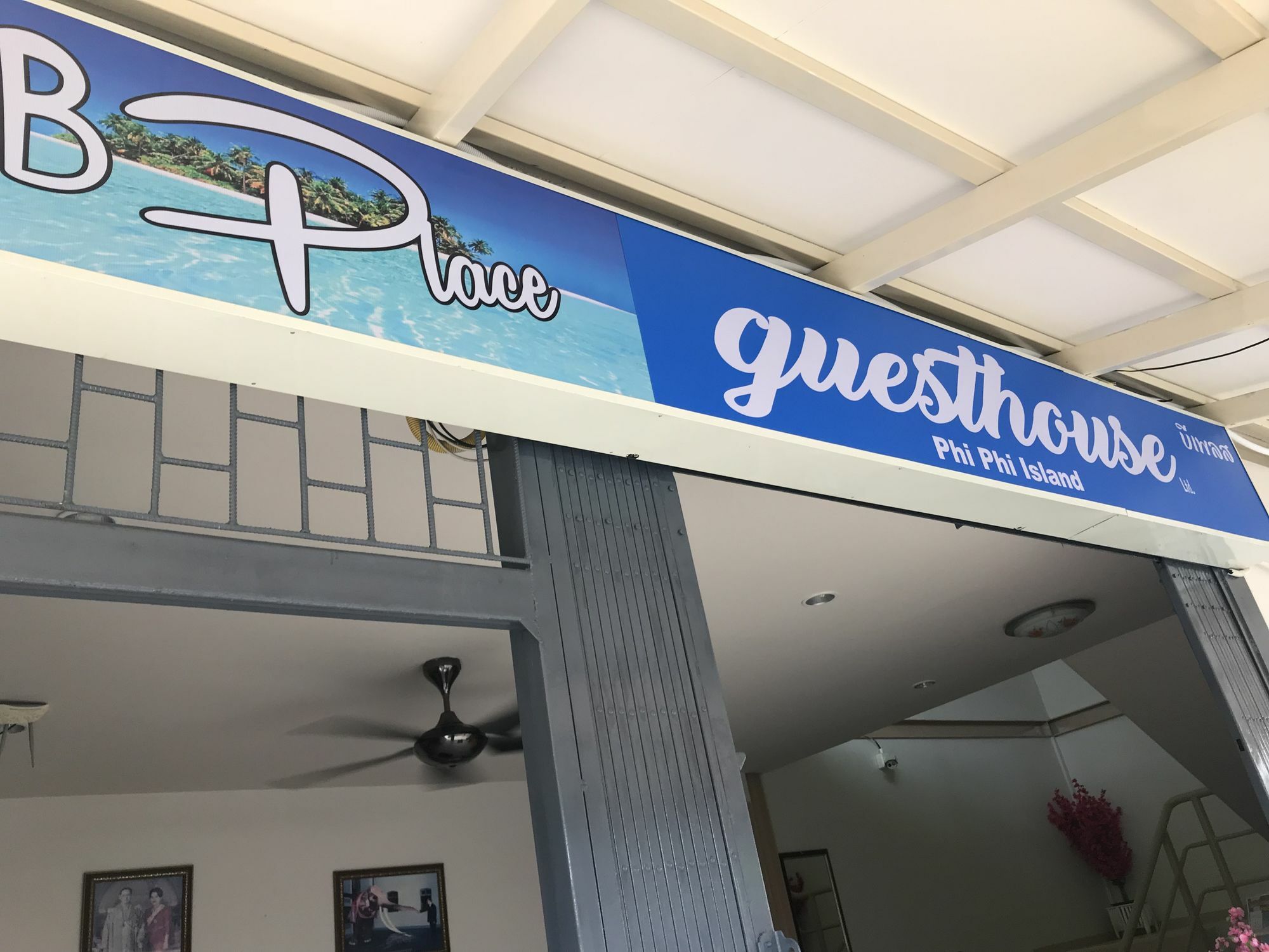 B Place Guesthouse Фи Фи Айлънд Екстериор снимка